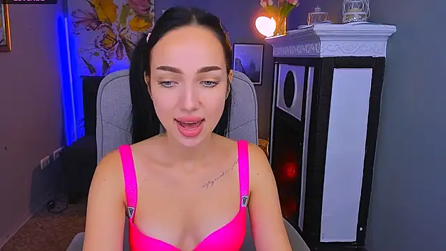 Snapshot of Sofyy_Bradd chatting on September 11, 2025, 6:35 am Sofyy Bradd online show from September 11, 2025, 6:35 am