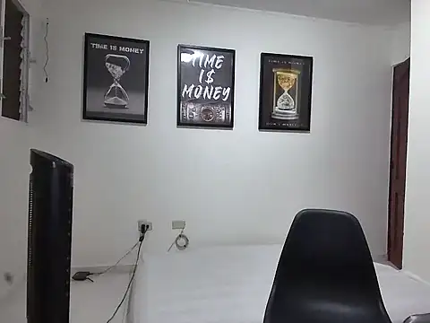 Dollarhot30 online show from September 19, 2025, 11:20 pm