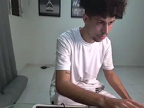 Dollarhot30 online show from January 14, 2026, 4:49 am