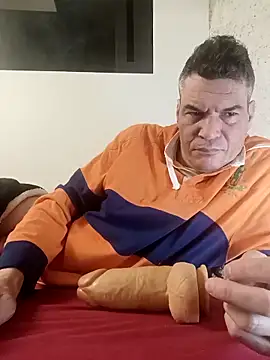 twitshe online show from November 10, 2025, 11:32 pm