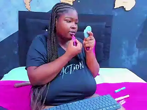 Snapshot of Maiam__Rossi chatting on October 28, 2025, 12:15 pm Maiam  Rossi online show from October 28, 2025, 12:15 pm