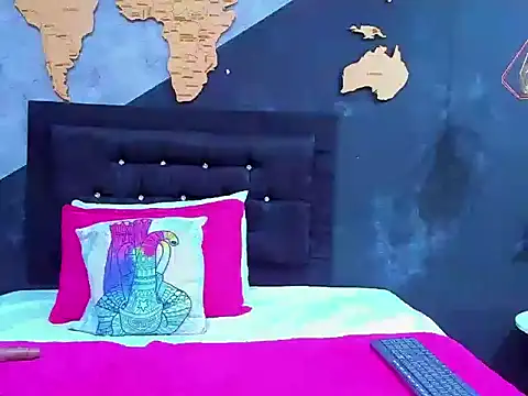 Snapshot of Maiam__Rossi chatting on October 29, 2025, 12:15 pm Maiam  Rossi online show from October 29, 2025, 12:15 pm