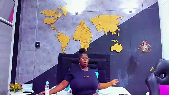 Snapshot of Maiam__Rossi chatting on October 15, 2025, 12:46 pm Maiam  Rossi online show from October 15, 2025, 12:46 pm