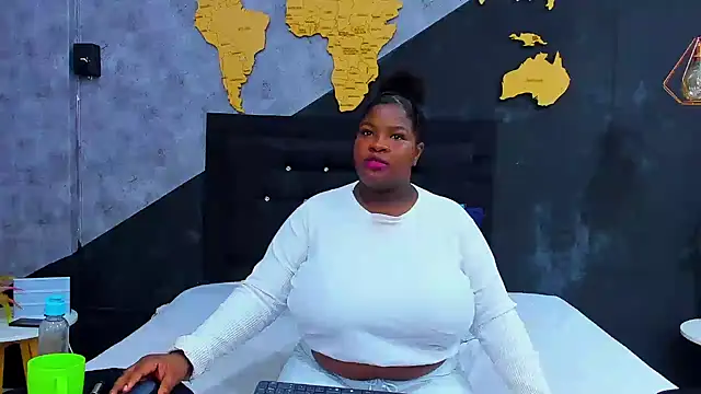 Snapshot of Maiam__Rossi chatting on October 7, 2025, 1:34 pm Maiam  Rossi online show from October 7, 2025, 1:34 pm