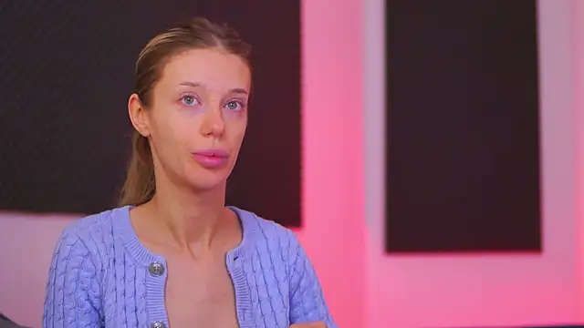 Snapshot of EllieRedd chatting on January 14, 2026, 4:38 am EllieRedd online show from January 14, 2026, 4:38 am