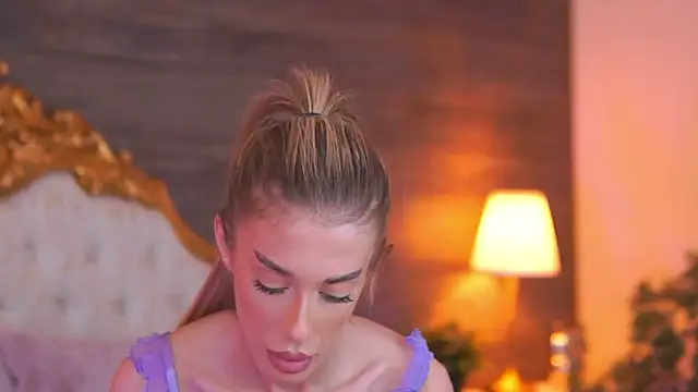 Snapshot of EllieRedd chatting on October 21, 2025, 8:58 am EllieRedd online show from October 21, 2025, 8:58 am