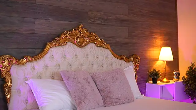 Snapshot of EllieRedd chatting on October 13, 2025, 9:00 am EllieRedd online show from October 13, 2025, 9:00 am