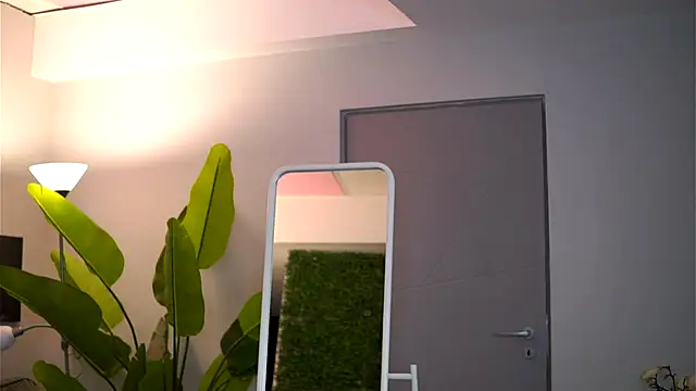 Snapshot of EllieRedd chatting on December 15, 2025, 7:09 pm EllieRedd online show from December 15, 2025, 7:09 pm