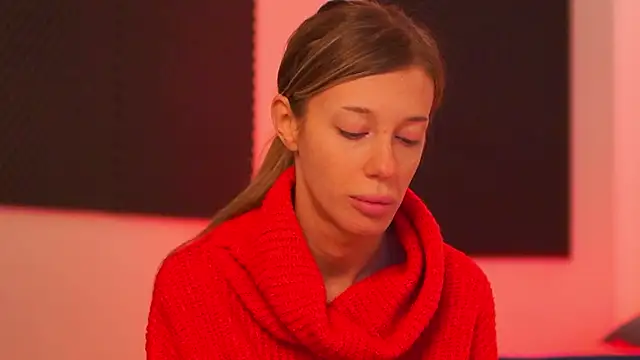 Snapshot of EllieRedd chatting on January 9, 2026, 4:08 am EllieRedd online show from January 9, 2026, 4:08 am