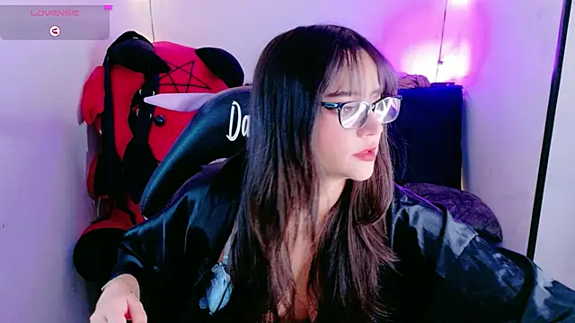 MiaVelvetDoll online show from November 11, 2025, 2:01 pm