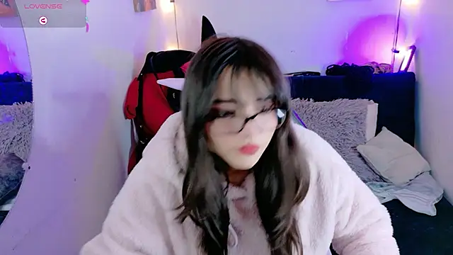 MiaVelvetDoll online show from November 14, 2025, 1:26 pm