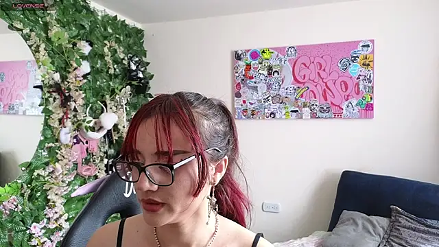 MiaVelvetDoll online show from May 23, 2026, 2:38 pm