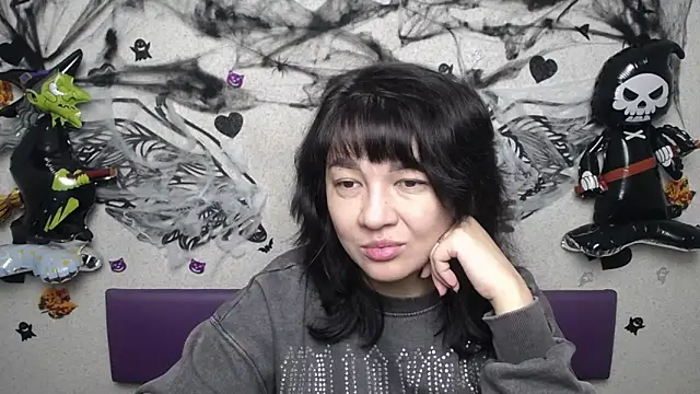 SelenaFly online show from October 23, 2025, 5:06 am