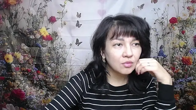 SelenaFly online show from October 4, 2025, 11:01 am