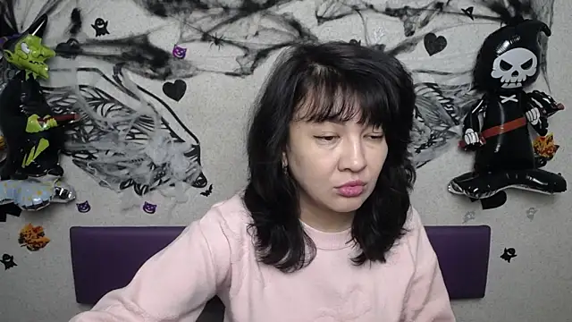 SelenaFly online show from October 22, 2025, 5:07 am