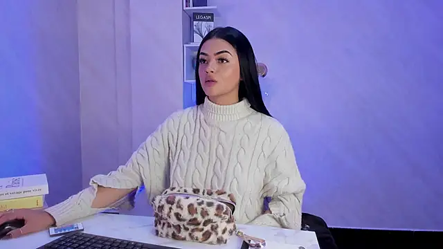 Snapshot of EmmaStonns chatting on October 6, 2025, 1:45 pm EmmaStonns online show from October 6, 2025, 1:45 pm