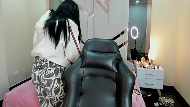 Snapshot of EmmaStonns chatting on October 7, 2025, 1:23 pm EmmaStonns online show from October 7, 2025, 1:23 pm