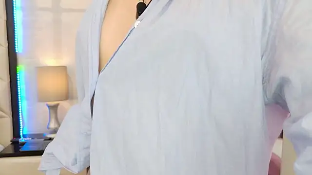 Snapshot of AtheneaCross chatting on October 28, 2025, 7:46 pm AtheneaCross online show from October 28, 2025, 7:46 pm