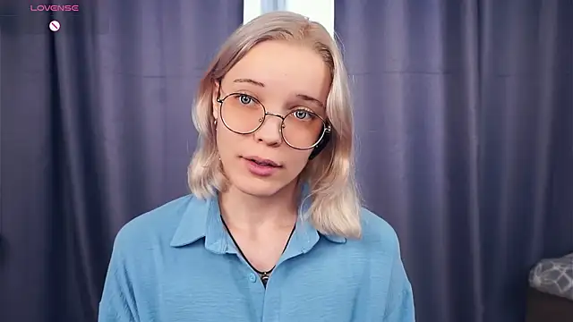 Snapshot of EdaKirkIin chatting on October 13, 2025, 5:31 am EdaKirkIin online show from October 13, 2025, 5:31 am