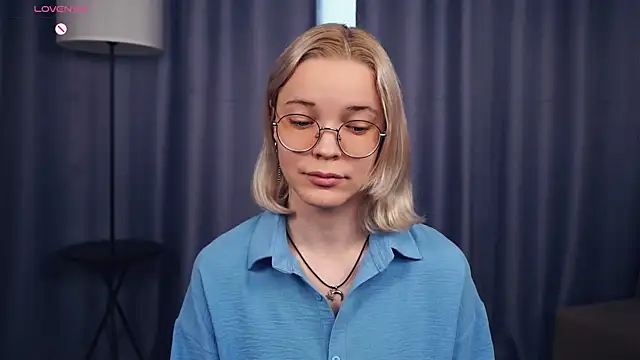 Snapshot of EdaKirkIin chatting on October 6, 2025, 6:36 am EdaKirkIin online show from October 6, 2025, 6:36 am