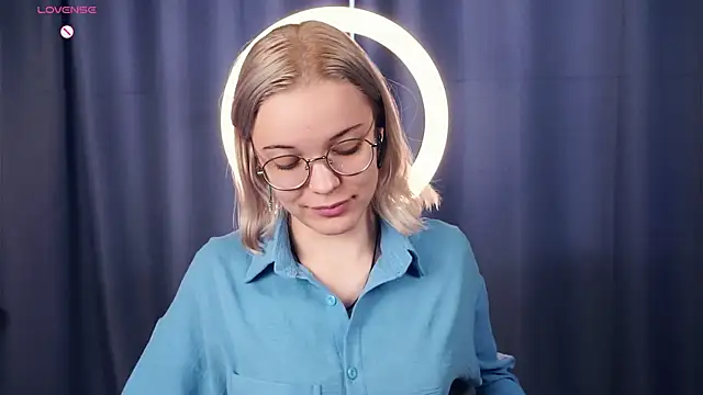 Snapshot of EdaKirkIin chatting on October 15, 2025, 6:22 am EdaKirkIin online show from October 15, 2025, 6:22 am