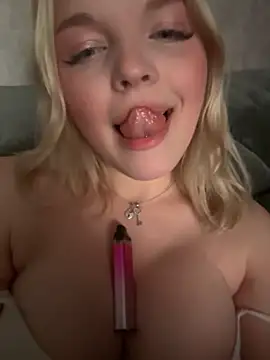 Snapshot of tamagocha chatting on October 6, 2025, 9:37 pm tamagocha online show from October 6, 2025, 9:37 pm