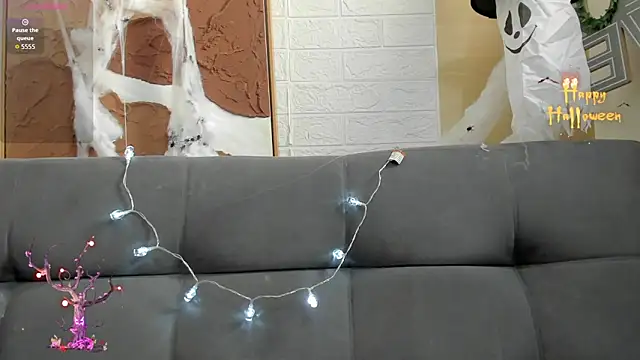 scarlett mask online show from October 29, 2025, 7:35 pm