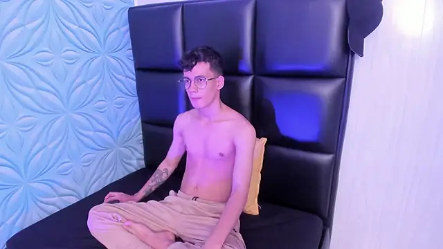 LittleMax23 online show from October 1, 2025, 11:58 am