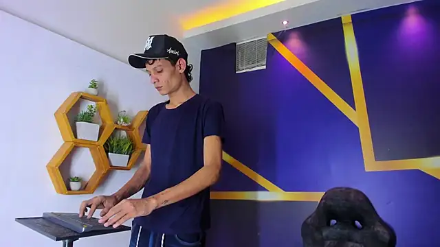imperial boys online show from September 15, 2025, 4:02 am