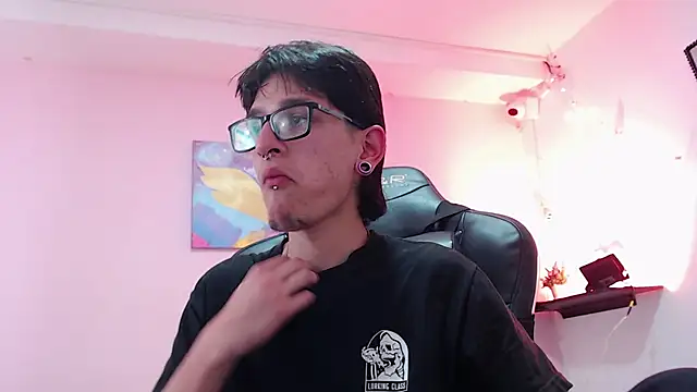 Snapshot of JAX25_OS chatting on October 31, 2025, 7:32 pm JAX25 OS online show from October 31, 2025, 7:32 pm