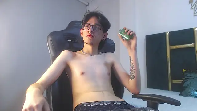 Snapshot of JAX25_OS chatting on October 20, 2025, 8:53 pm JAX25 OS online show from October 20, 2025, 8:53 pm