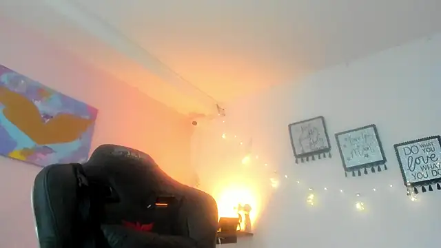 Snapshot of JAX25_OS chatting on November 7, 2025, 7:07 pm JAX25 OS online show from November 7, 2025, 7:07 pm