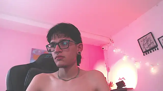 Snapshot of JAX25_OS chatting on October 30, 2025, 7:44 pm JAX25 OS online show from October 30, 2025, 7:44 pm