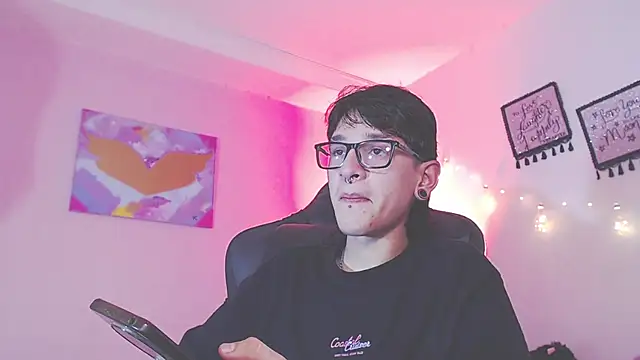 Snapshot of JAX25_OS chatting on November 3, 2025, 7:39 pm JAX25 OS online show from November 3, 2025, 7:39 pm