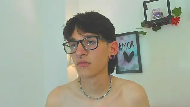 Snapshot of JAX25_OS chatting on September 25, 2025, 8:04 pm JAX25 OS online show from September 25, 2025, 8:04 pm