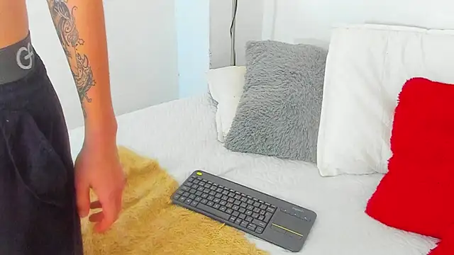 Snapshot of JAX25_OS chatting on September 27, 2025, 7:20 pm JAX25 OS online show from September 27, 2025, 7:20 pm