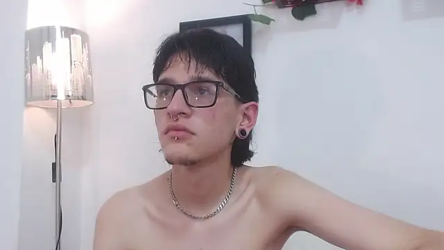 Snapshot of JAX25_OS chatting on October 28, 2025, 7:35 pm JAX25 OS online show from October 28, 2025, 7:35 pm