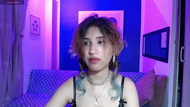 Snapshot of VenusMist chatting on October 6, 2025, 7:58 pm VenusMist online show from October 6, 2025, 7:58 pm