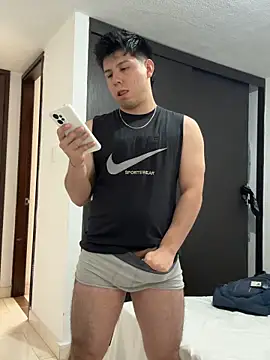 Snapshot of Axel_es chatting on February 9, 2026, 8:18 pm Axel es online show from February 9, 2026, 8:18 pm