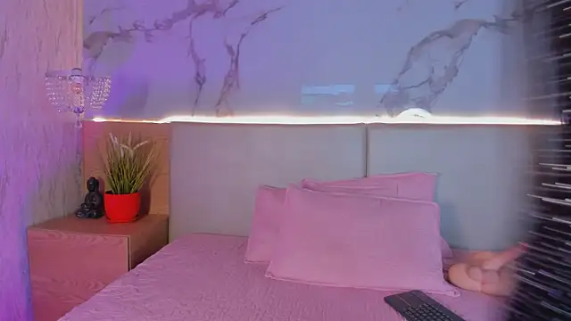 Snapshot of Celeste-Evanns chatting on September 26, 2025, 8:05 pm Celeste-Evanns online show from September 26, 2025, 8:05 pm