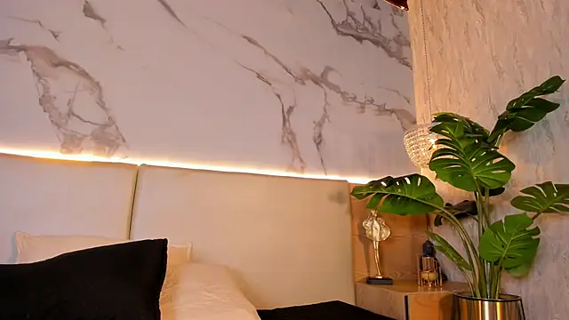 Celeste-Evanns online show from February 21, 2026, 8:00 pm