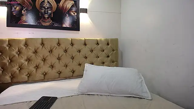 tiiny emilly online show from November 2, 2025, 12:43 pm