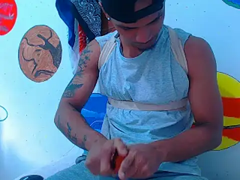 Snapshot of davidcutterr chatting on October 28, 2025, 4:06 pm davidcutterr online show from October 28, 2025, 4:06 pm