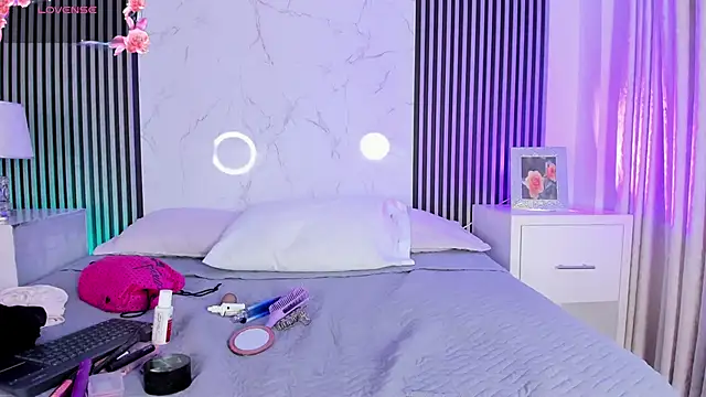 StephanAndSamantha online show from September 24, 2025, 8:37 pm