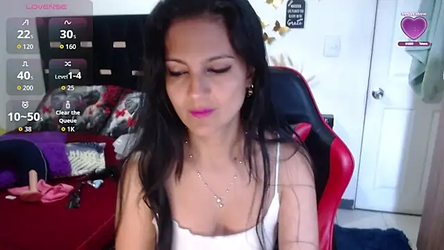 BasmaHernandez online show from November 13, 2025, 1:04 pm