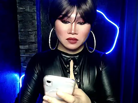 pretty lassy online show from September 24, 2025, 8:21 am