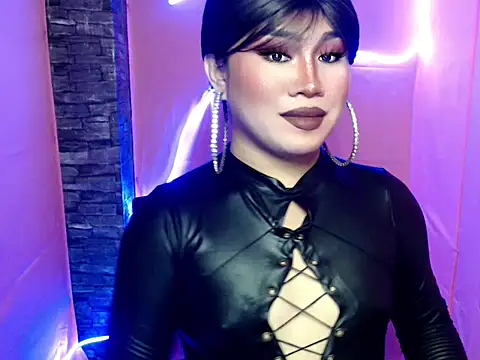 pretty lassy online show from November 3, 2025, 11:14 am