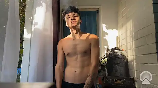 feeelipe2007 online show from April 13, 2026, 8:46 pm