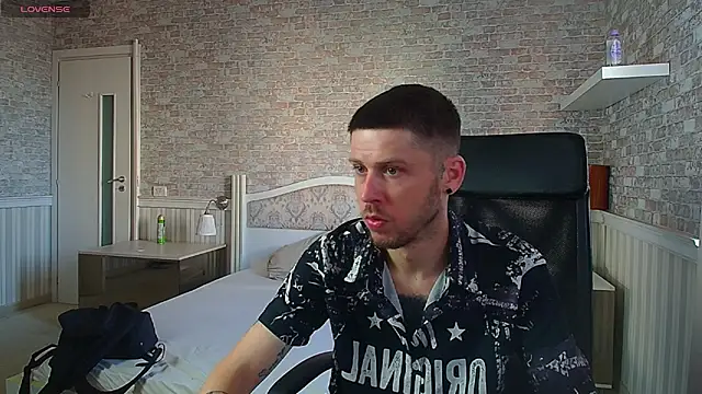 Snapshot of JonahShaw chatting on June 26, 2026, 4:29 am JonahShaw online show from June 26, 2026, 4:29 am
