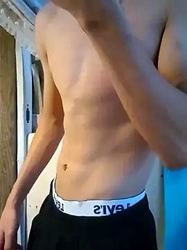 LUISSLEONN0958 online show from September 27, 2025, 9:43 pm